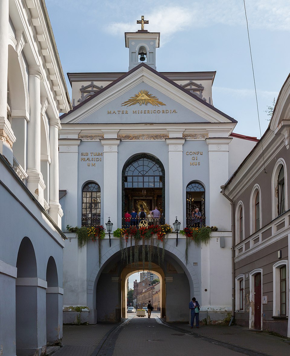 960px-gate_of_dawn_exterior_vilnius_lithuania_-_diliff